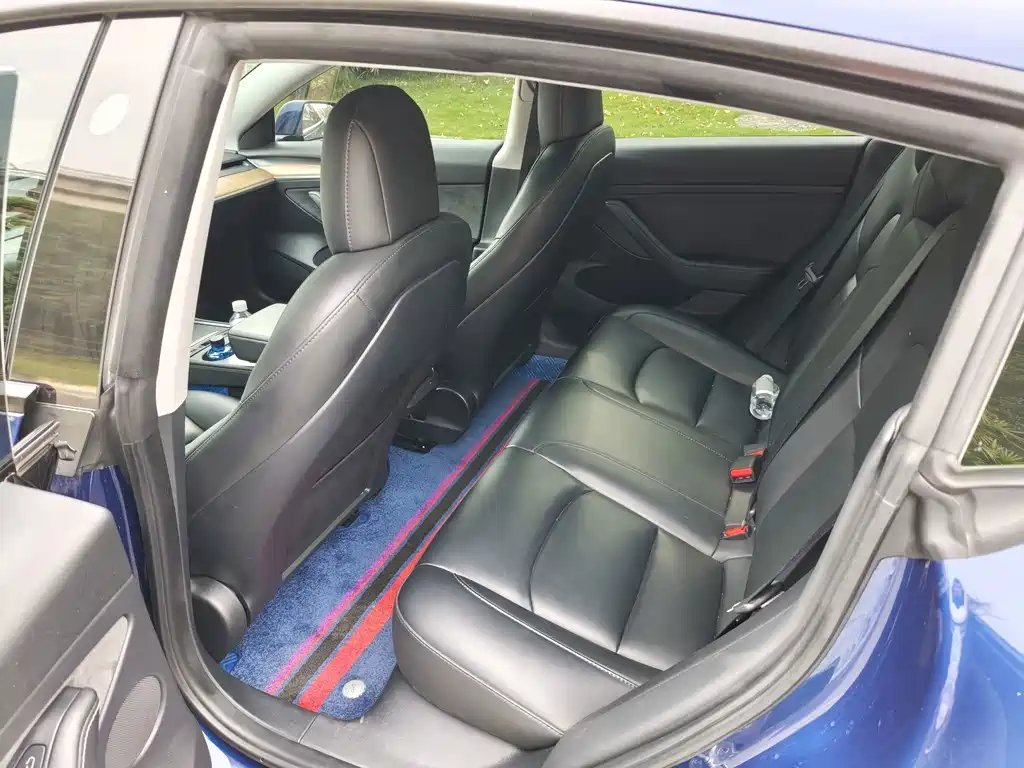 Tesla Model 3 — миниатюра 5