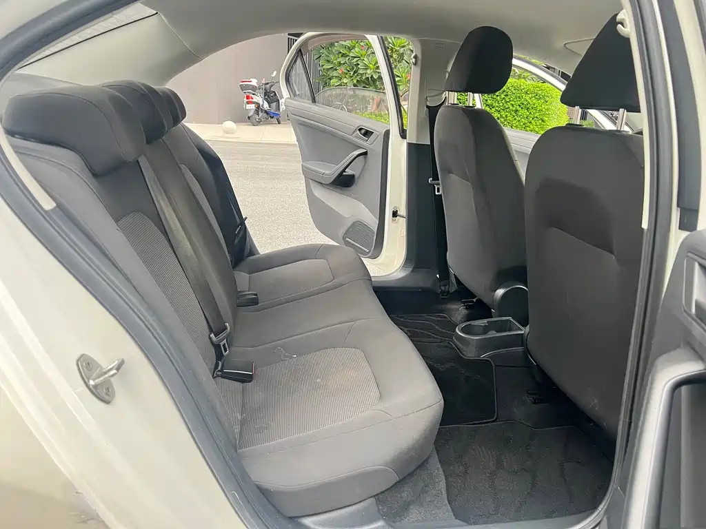 Volkswagen Jetta — миниатюра 12