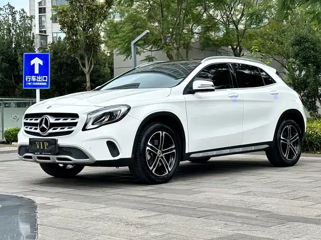 MERCEDES-BENZ GLA 2019