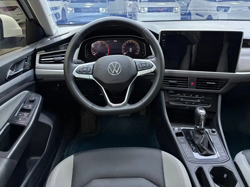 Volkswagen Bora 2023 280TSI DSG