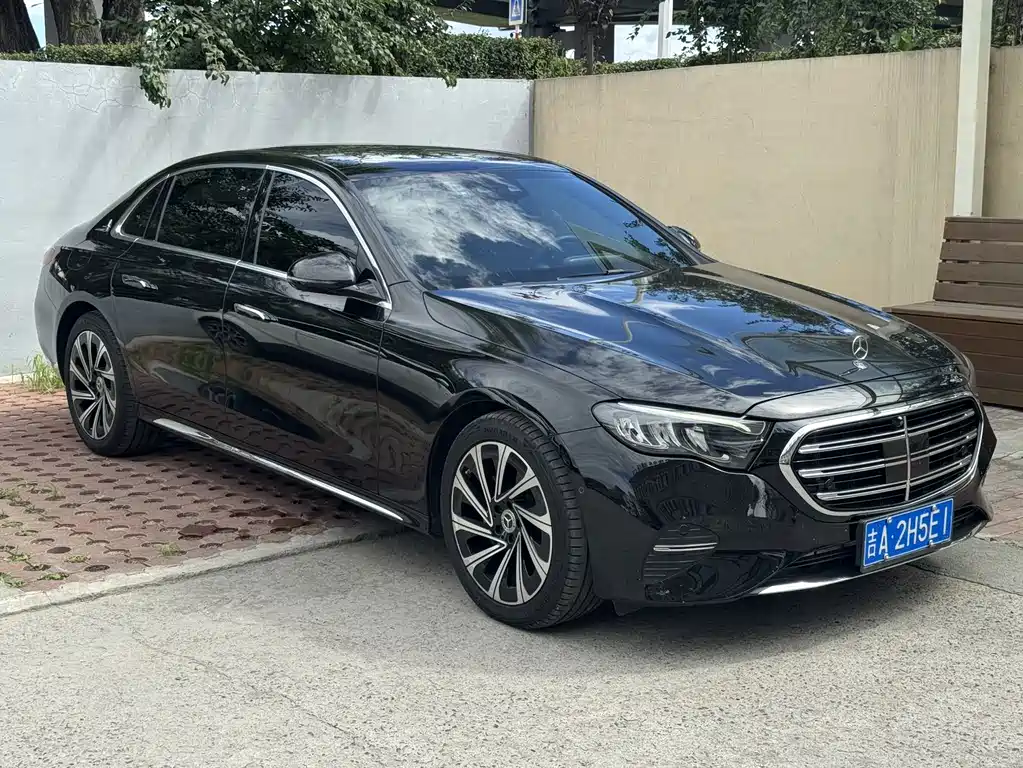 Mercedes-Benz E-Class — миниатюра 3