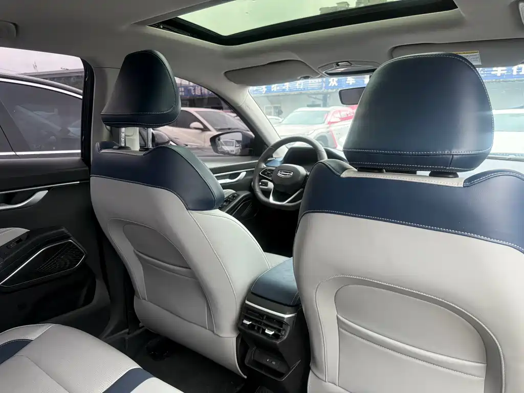 Geely Emgrand 2022 4 1.5L CVT Flagship