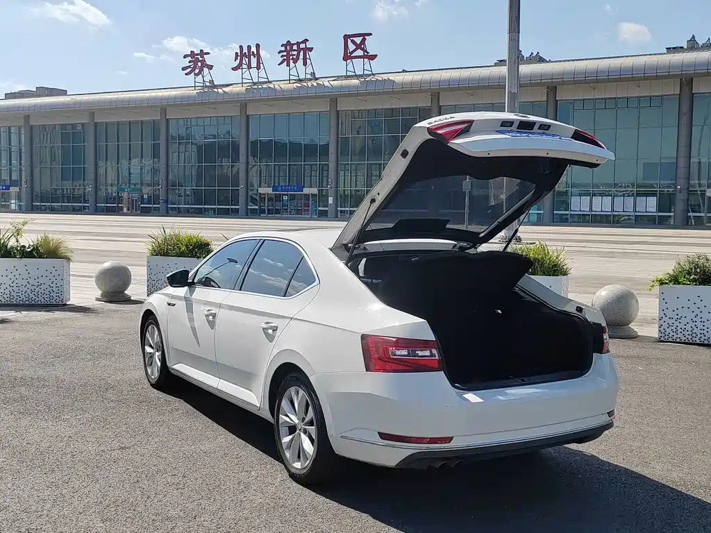 Skoda Superb — миниатюра 10