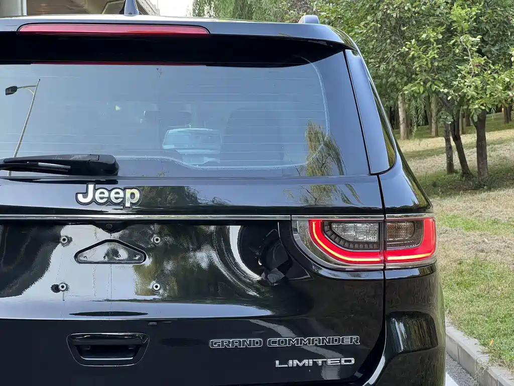 Jeep Grand Commander — миниатюра 11