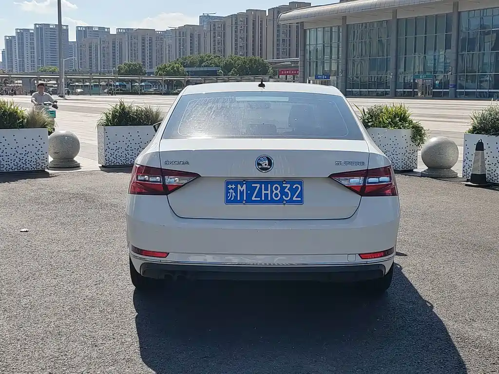 Skoda Superb — миниатюра 13