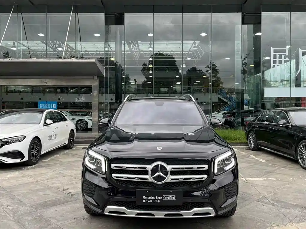 MERCEDES-BENZ GLB