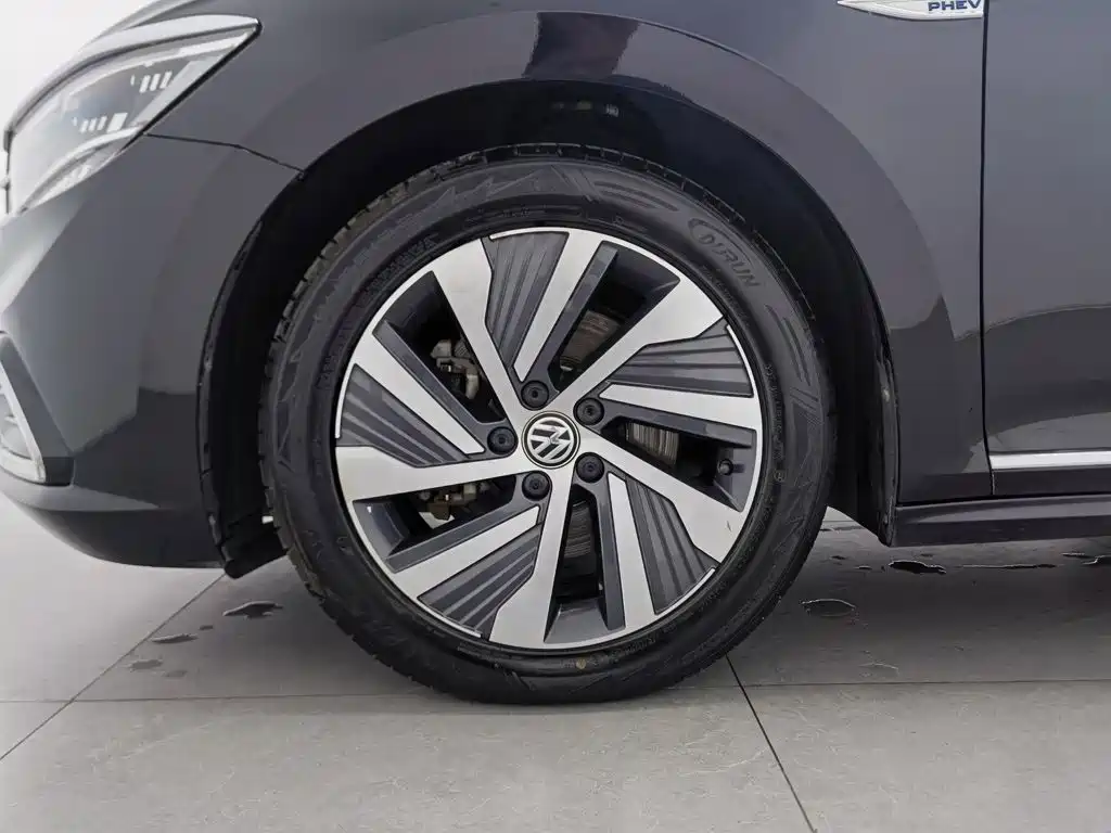 Volkswagen Passat PHEV — миниатюра 17