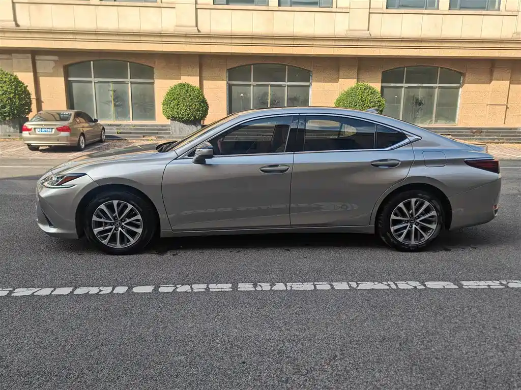 Lexus ES — миниатюра 4