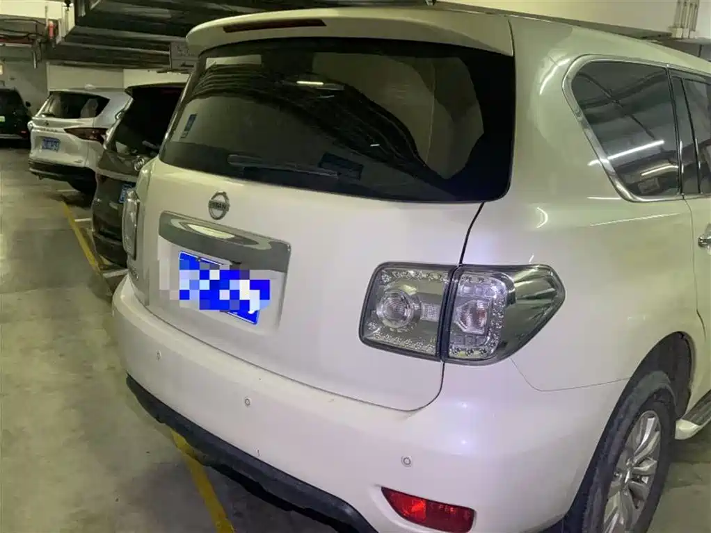 Nissan Patrol 2017 4.0L AT