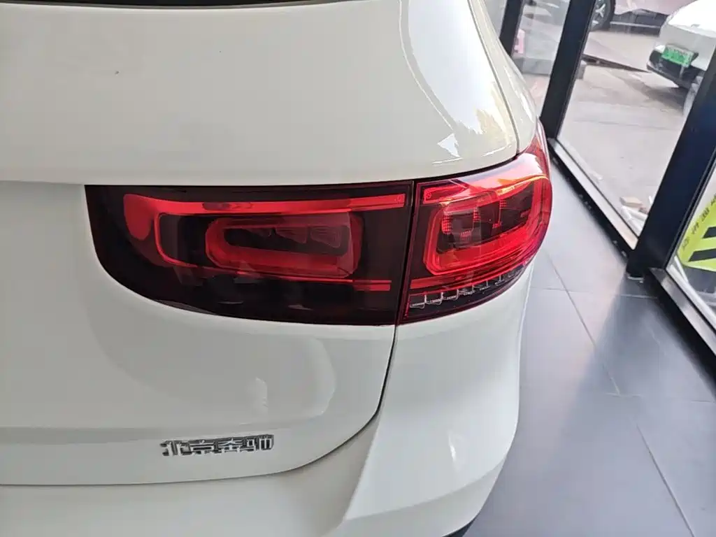 Mercedes-Benz GLB — миниатюра 8