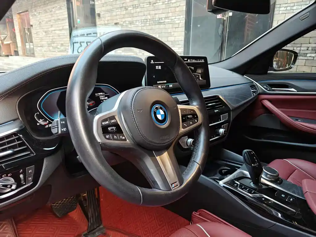 BMW 5 Series New Energy — миниатюра 10