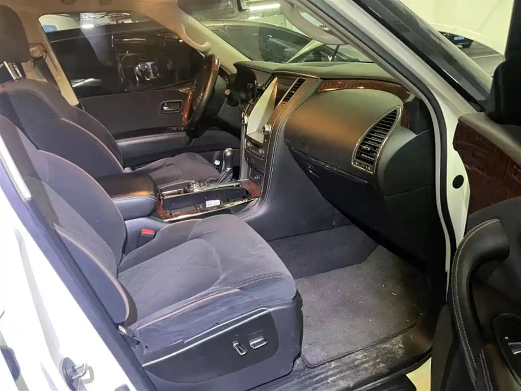 Nissan Patrol 2017 4.0L AT