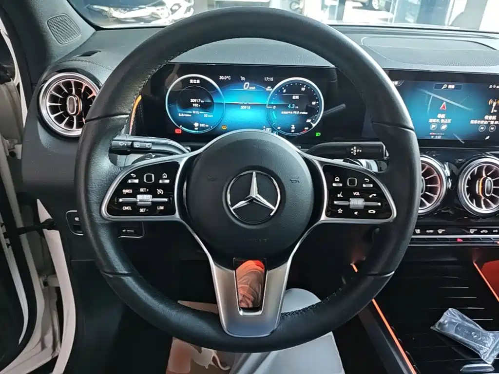 Mercedes-Benz GLB — миниатюра 11