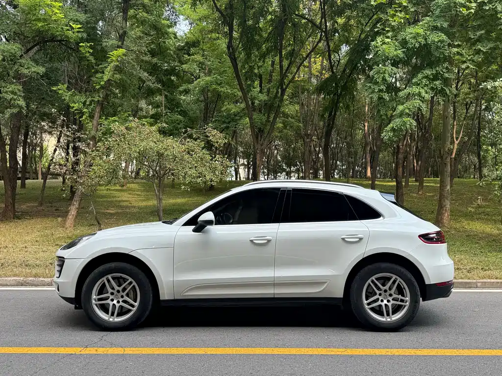 Porsche Macan — миниатюра 16