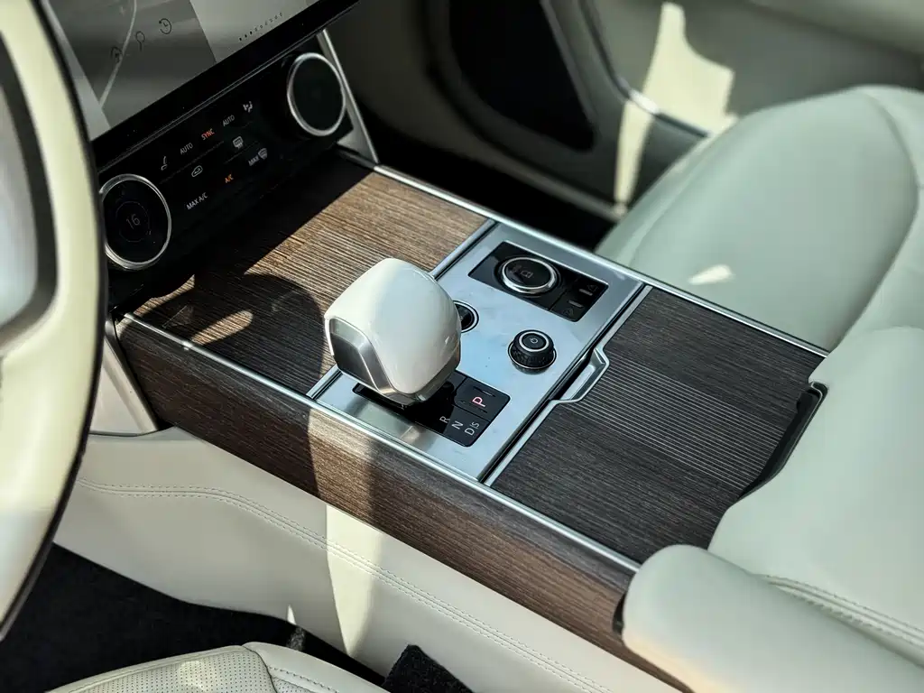 Land Rover Range Rover — миниатюра 6