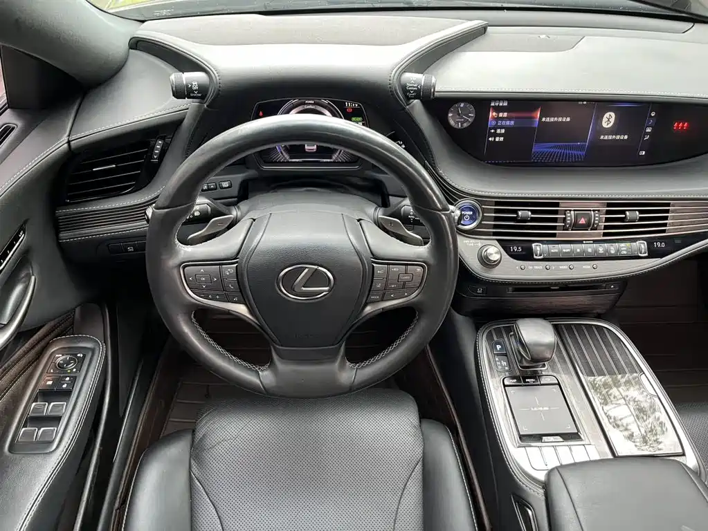 Lexus LS — миниатюра 14