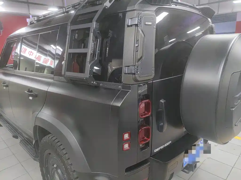 Land Rover Defender — миниатюра 12
