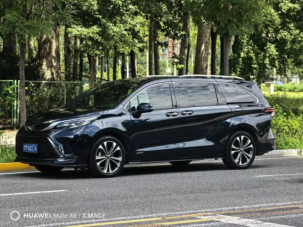 Toyota Granvia 2022 2.5L Luxury
