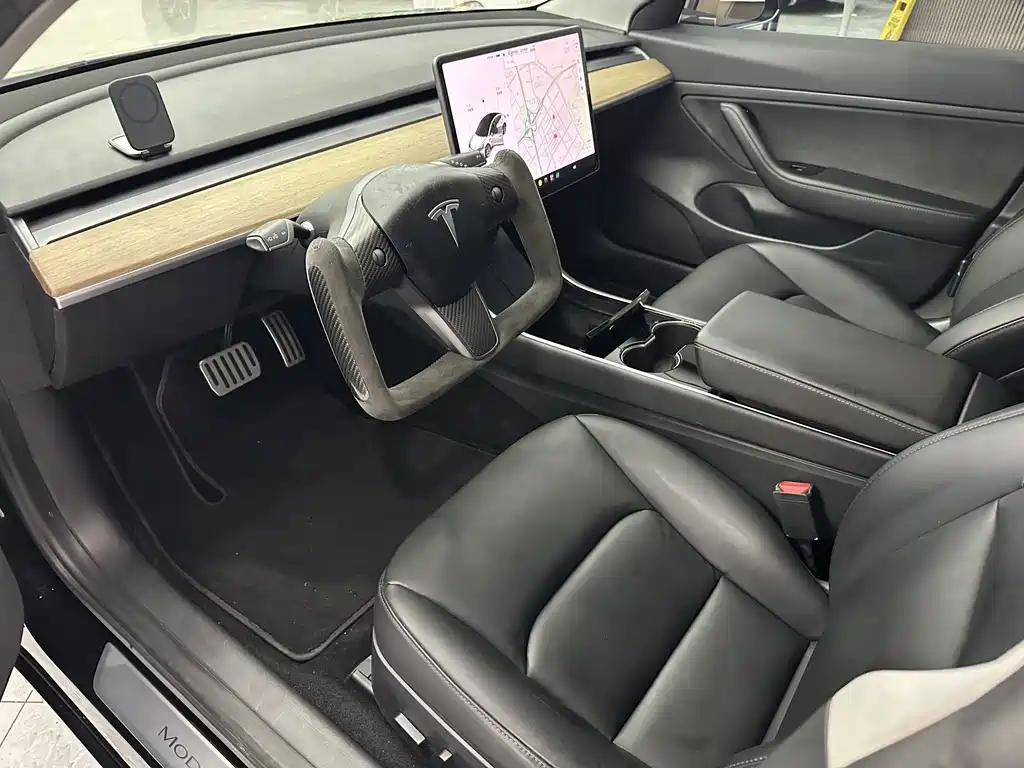Tesla Model 3 — миниатюра 5