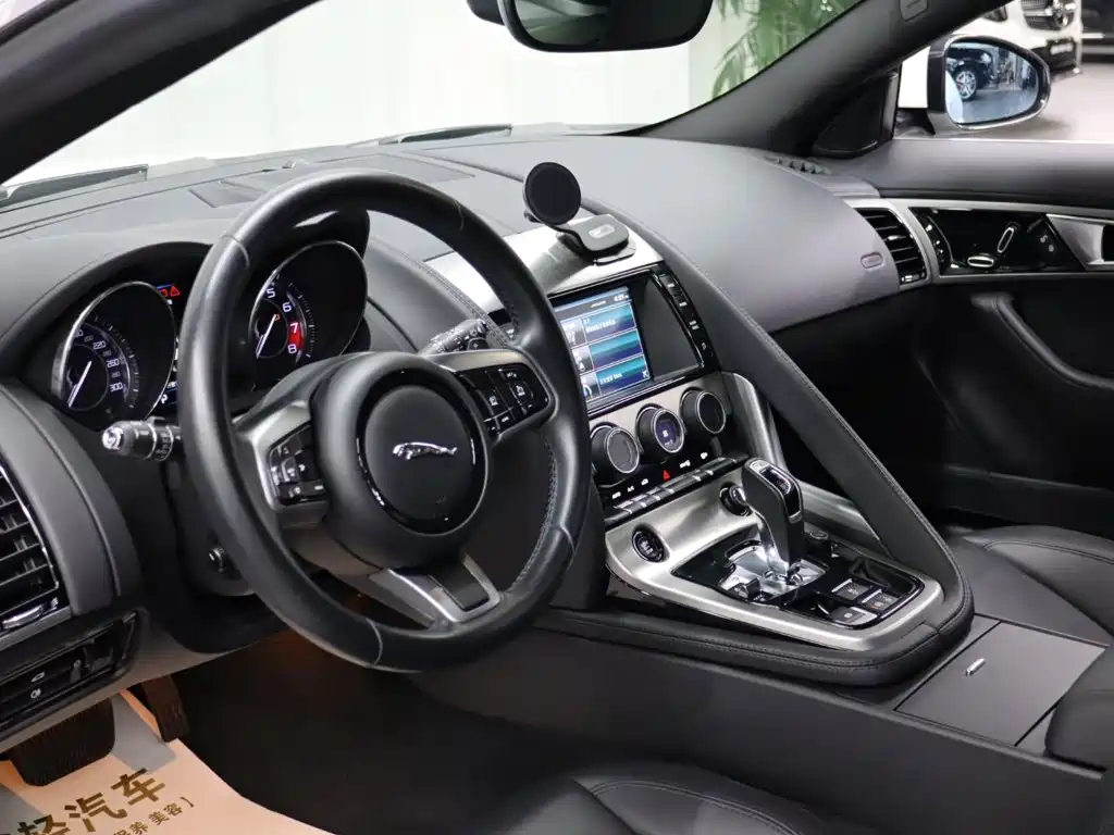 Jaguar F-TYPE — миниатюра 7