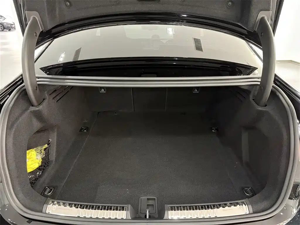 Audi A5L — миниатюра 9