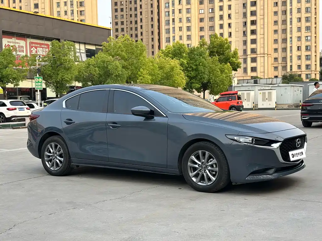 Mazda Mazda3 3 2023 1.5L MT