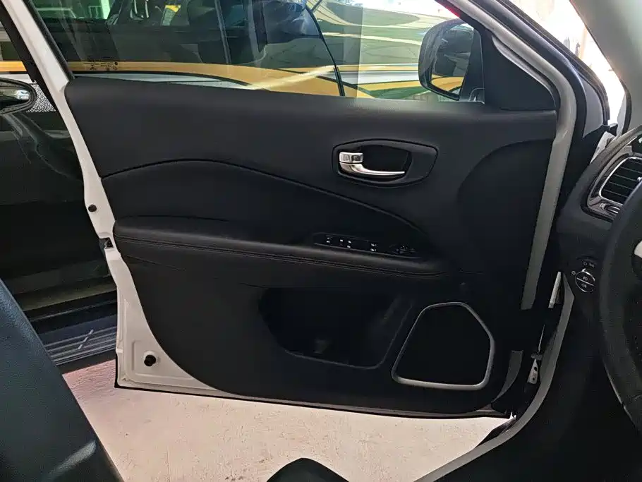 Jeep Compass — миниатюра 7