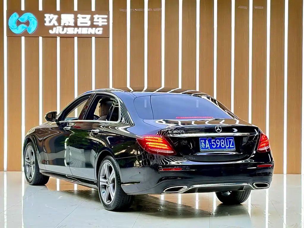 Mercedes-Benz E-Class — миниатюра 8
