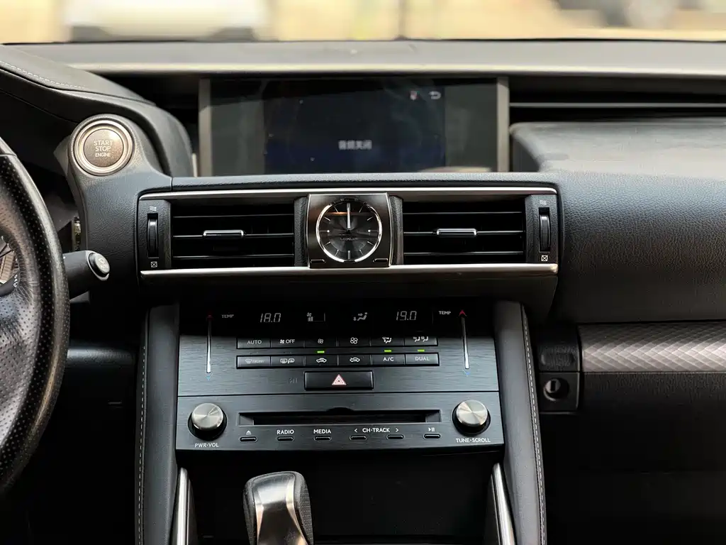Lexus IS — миниатюра 14
