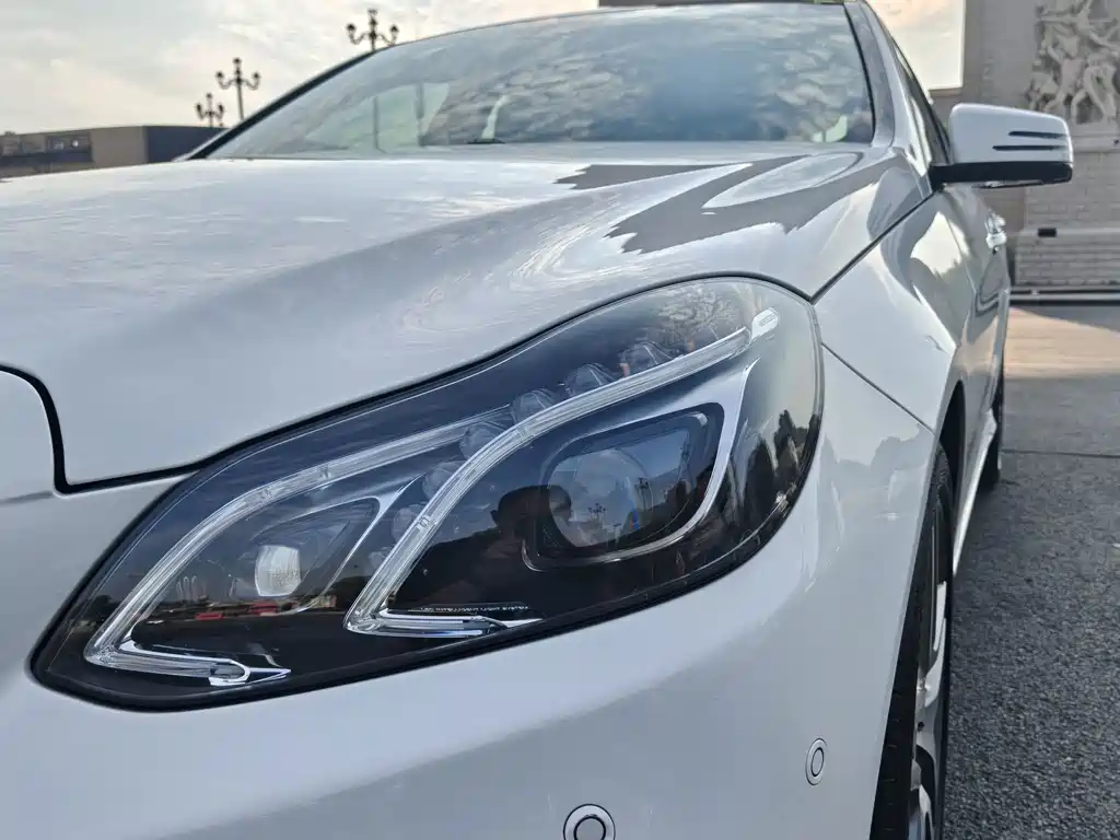 Mercedes-Benz E-Class — миниатюра 6