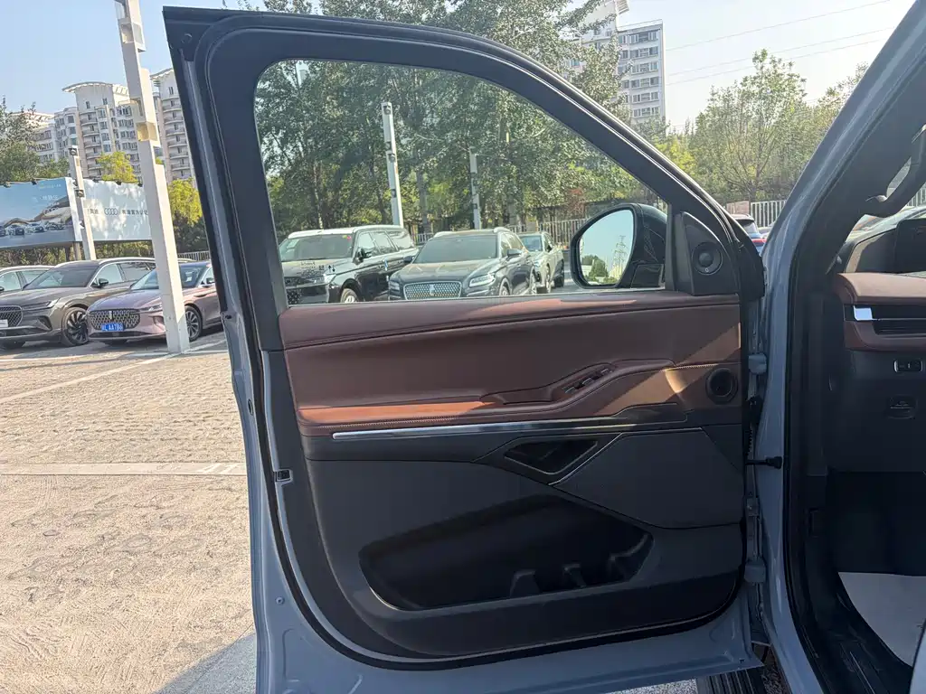 Lincoln Navigator — миниатюра 19