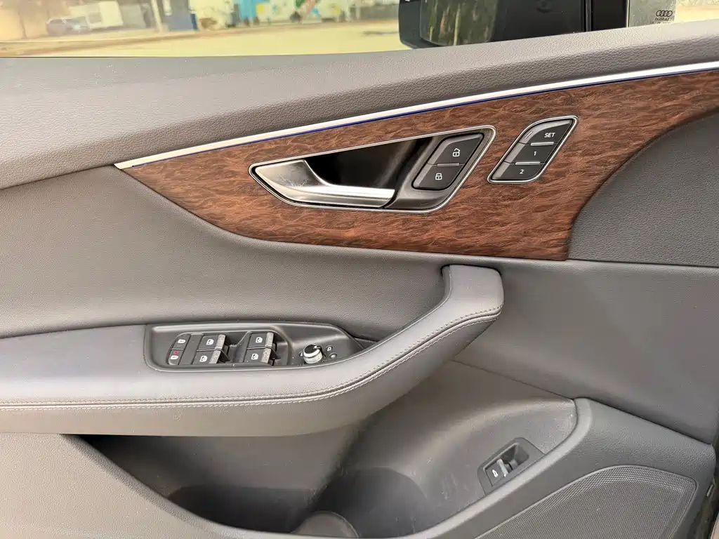 Audi Q7 — миниатюра 6