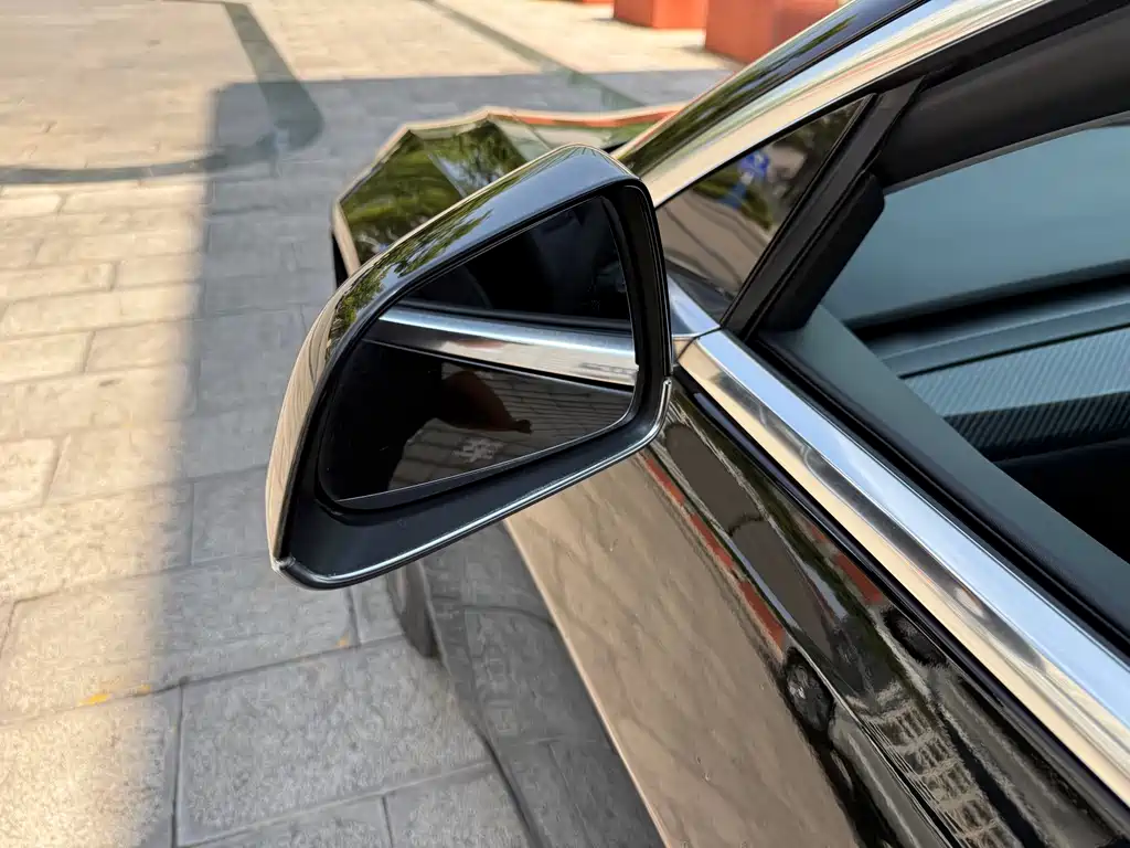 Tesla Model 3 — миниатюра 17