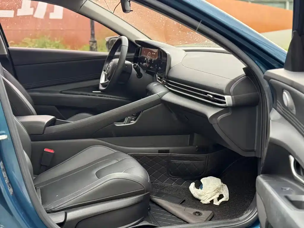 Hyundai Elantra — миниатюра 8