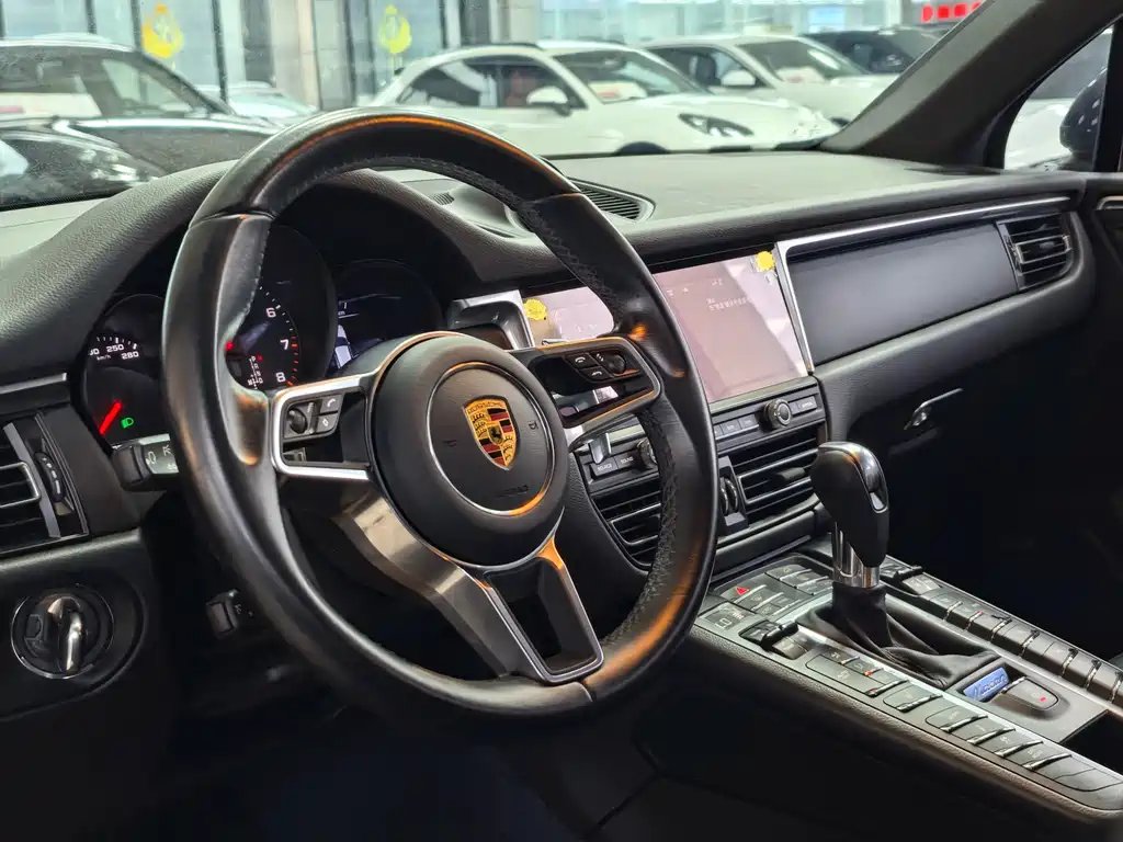 Porsche Macan — миниатюра 9