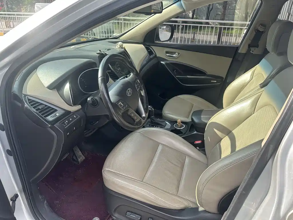Hyundai Santa Fe 2013 2.4L AT Luxury