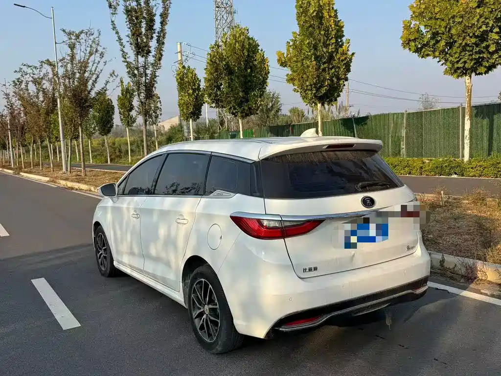 BYD MAX — миниатюра 7