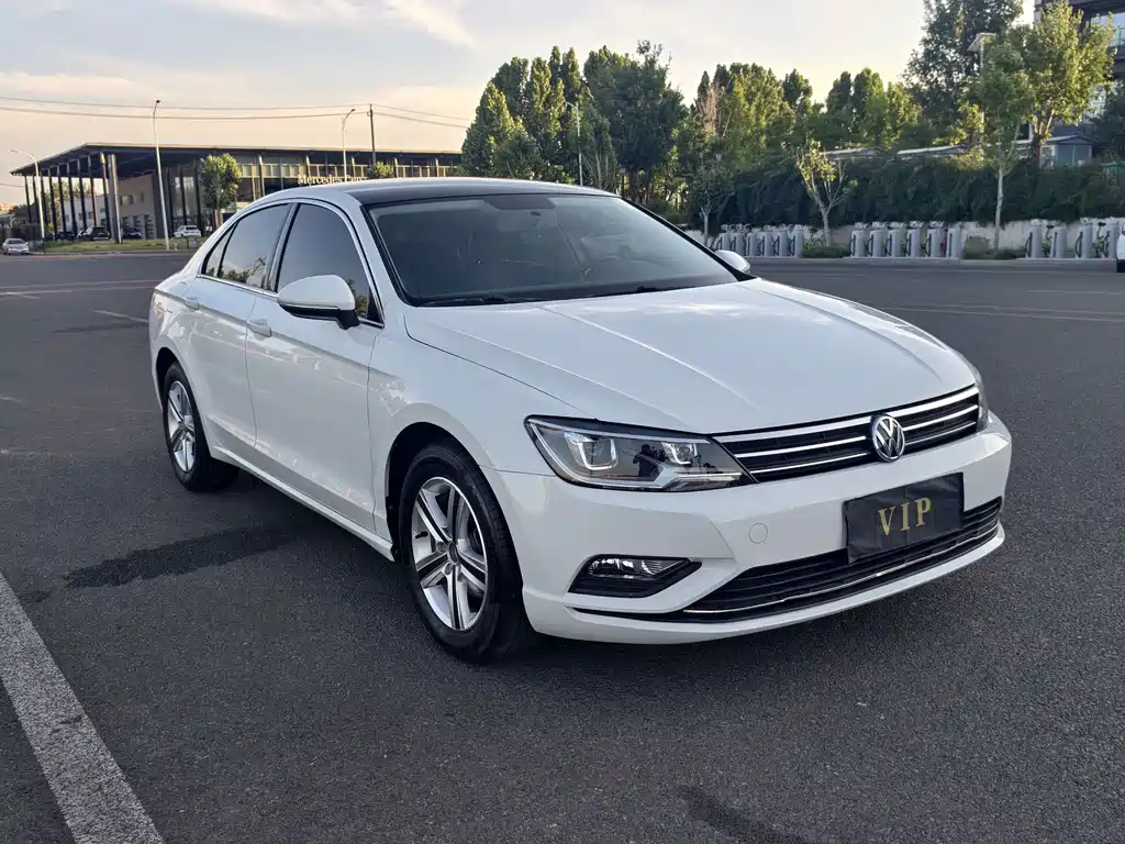 Volkswagen Lamando 2017 230TSI DSG