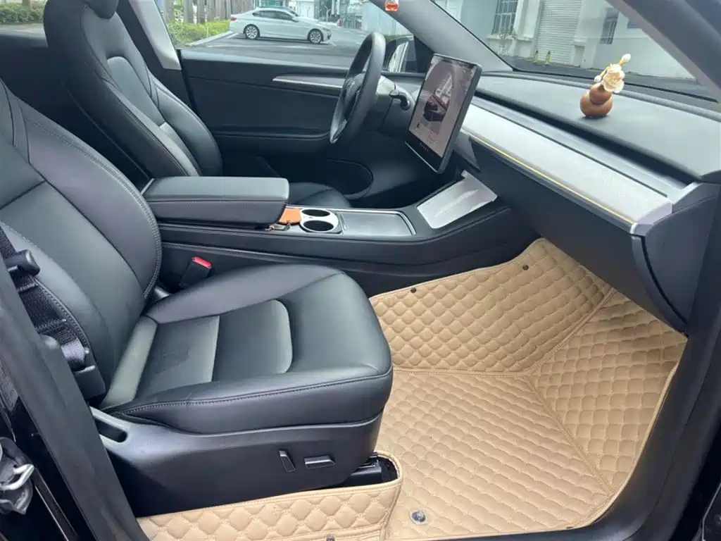 Tesla Model Y — миниатюра 14