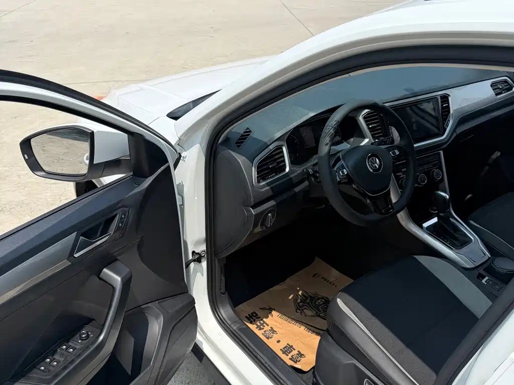 Volkswagen T-Roc — миниатюра 7