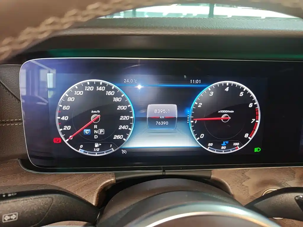 Mercedes-Benz E-Class — миниатюра 12
