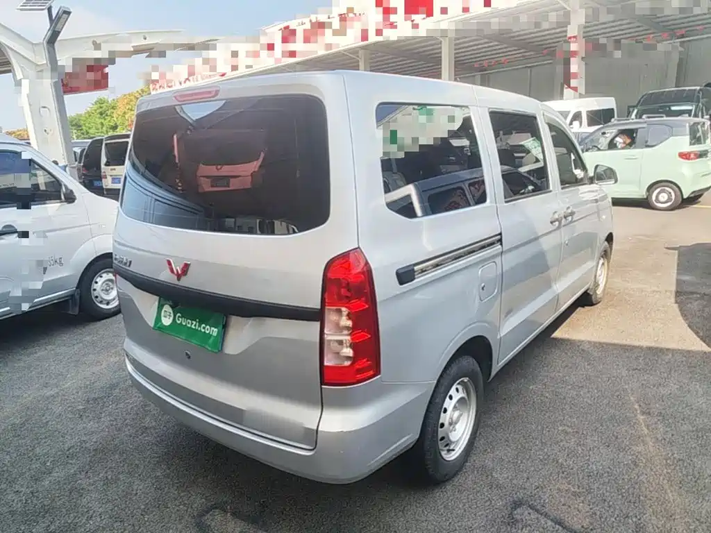 Wuling Hongguang V — миниатюра 7
