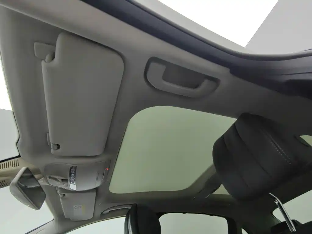 Mercedes-Benz E-Class — миниатюра 14