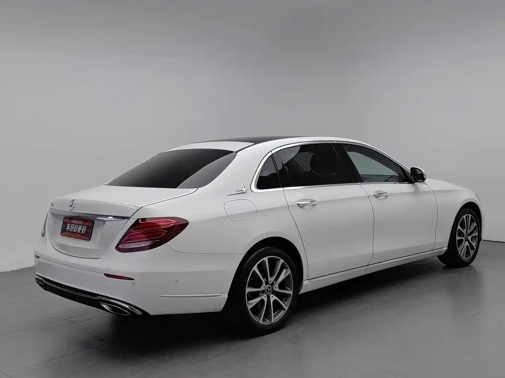 Mercedes-Benz E-Class — миниатюра 2