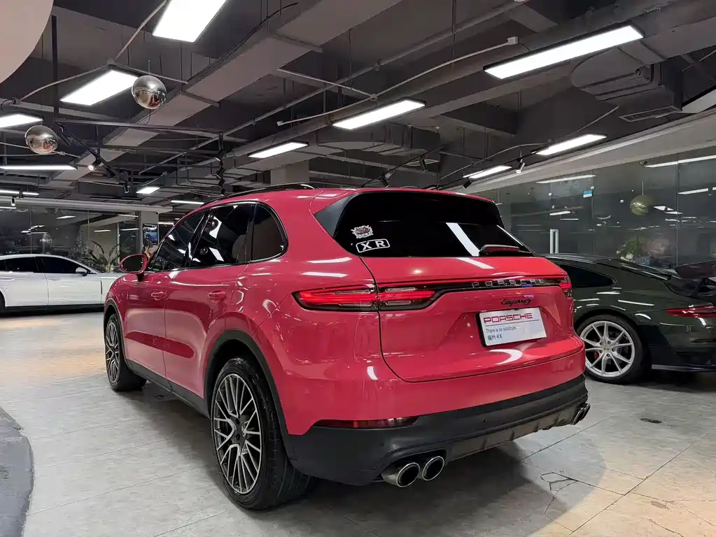 Porsche Cayenne — миниатюра 7
