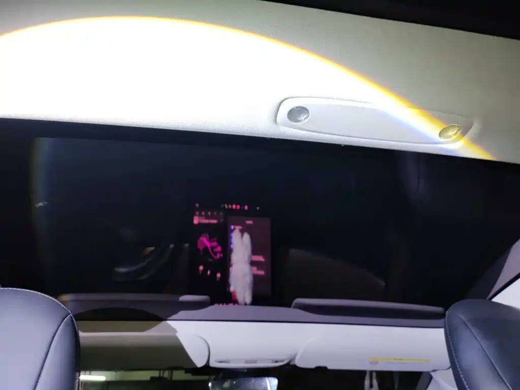 Tesla Model 3 — миниатюра 9