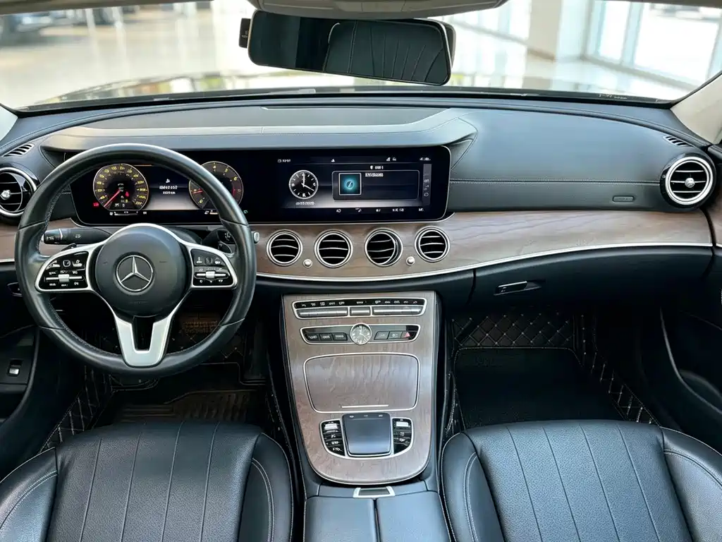 Mercedes-Benz E-Class — миниатюра 8
