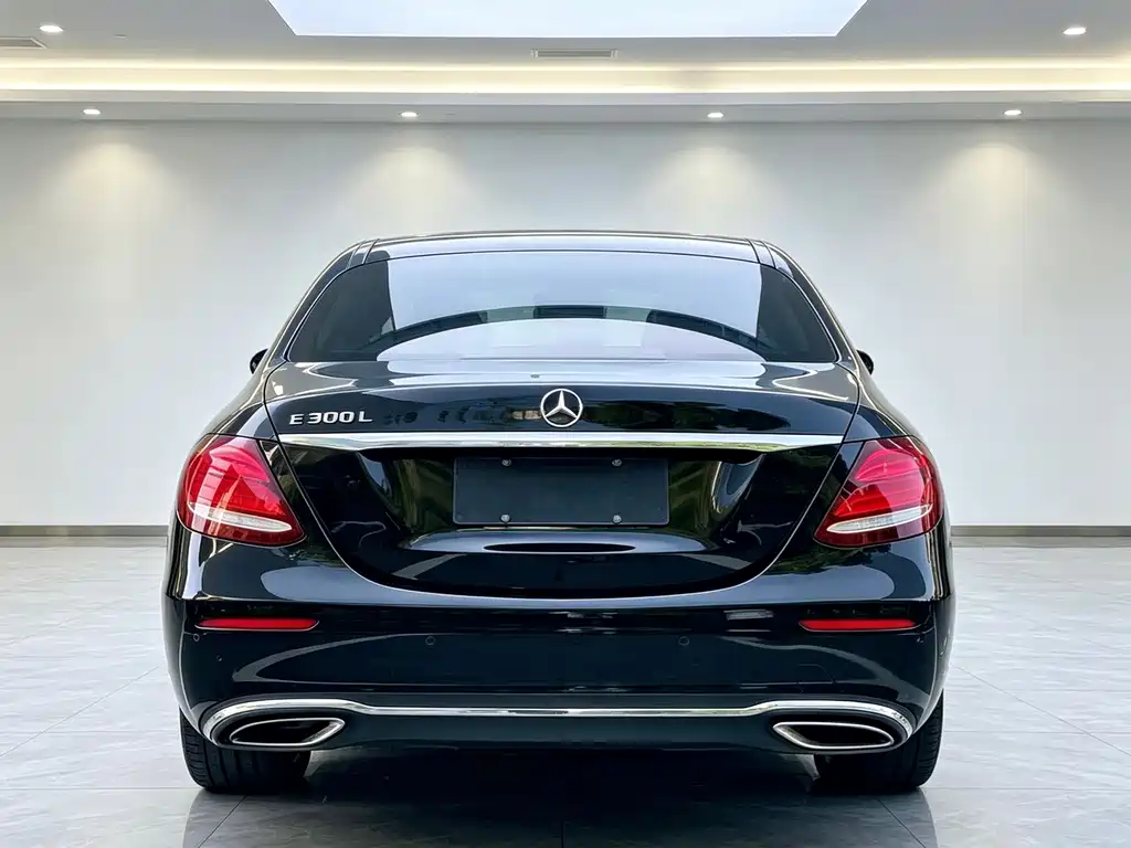 Mercedes-Benz E-Class — миниатюра 4