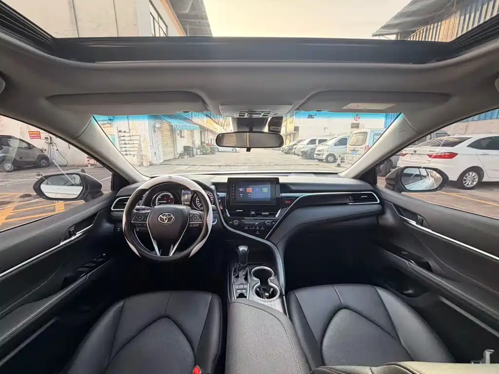 Toyota Camry - фото 5