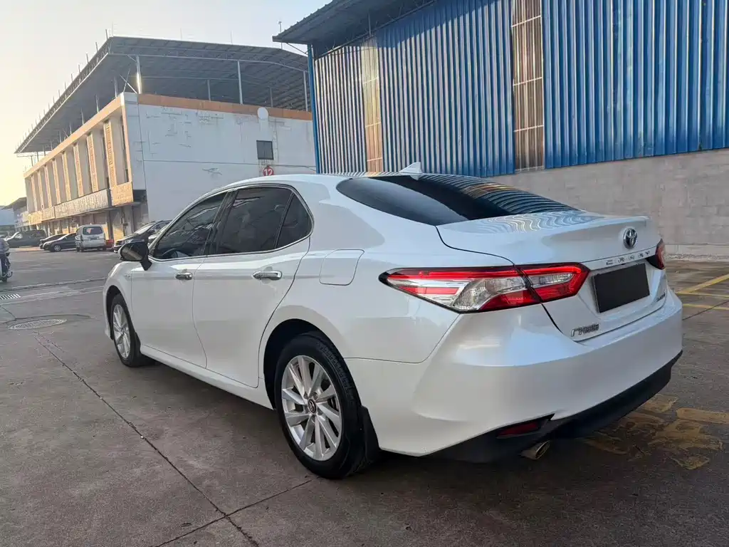 Toyota Camry - фото 7
